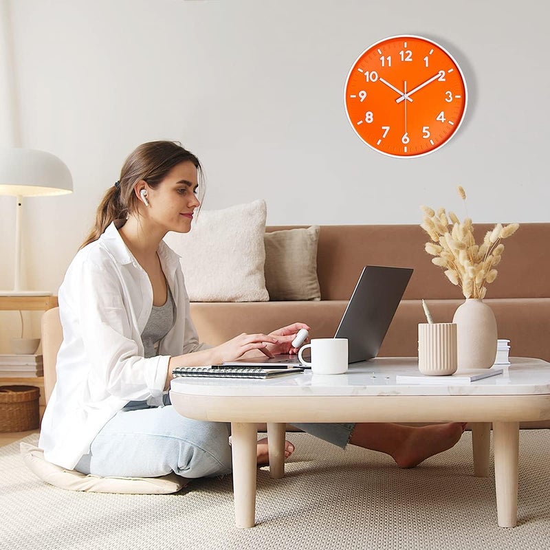 JENLYSTIME ساعة حائطية حديثة من بقياس 12 بوصة وعرض رقمي ثلاثي الأبعاد، عقارب دائرية زاهية وملونة، تعمل ببطارية كوارتز بدون صوت، سهلة القراءة وبتصميم بسيط، مناسبة لغرفة النوم أو المطبخ (لون أصفر). - Image 4
