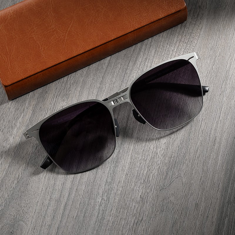 2024 Slim Foldable Sunglasses for Men Ultra-Light Fashion Retro Shades Silver Frame Gradual Gray
