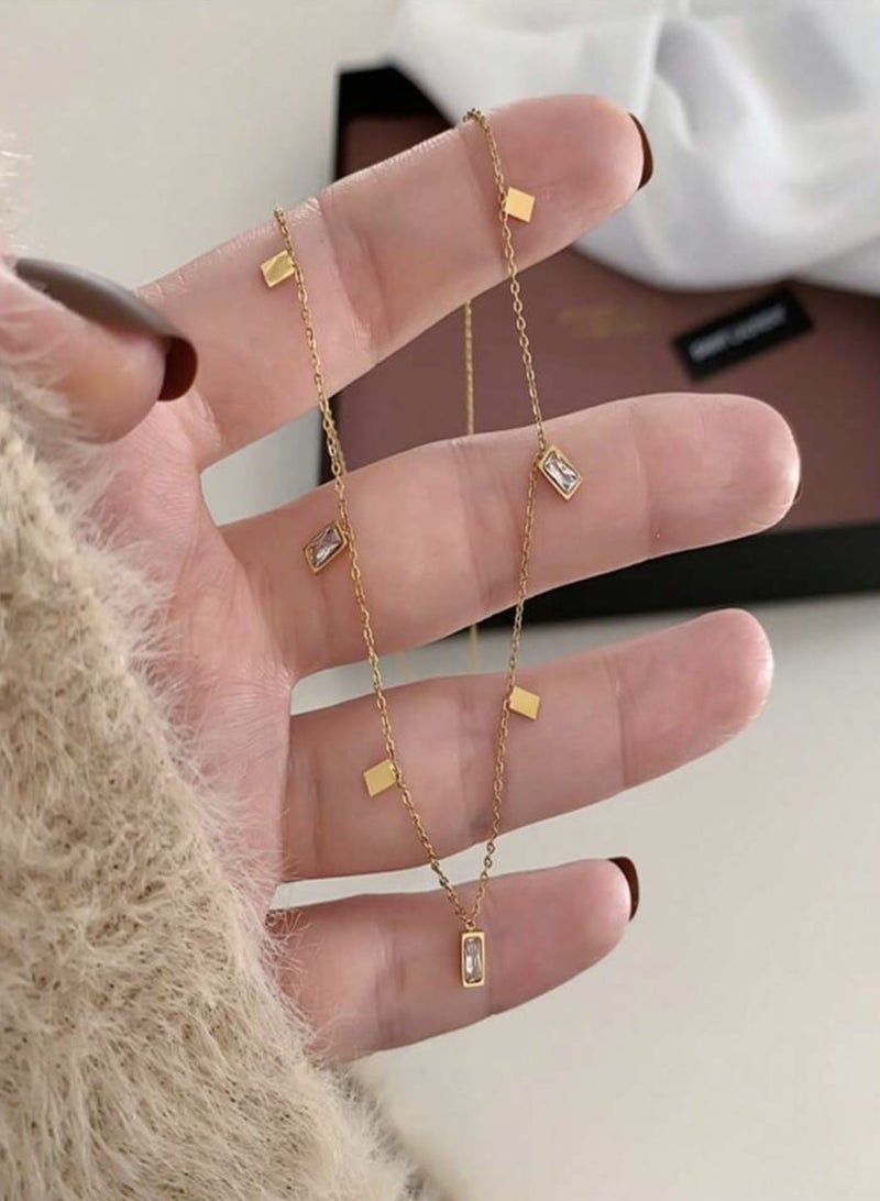 يوكا  تصميم فريد وعصري لقلادة بتصميم على شكل قطرة مربعة من النمط الياباني والكوري، يناسب أي ملابس ويضفي رونقاً أنيقاً ولا يصدأ - Image 3