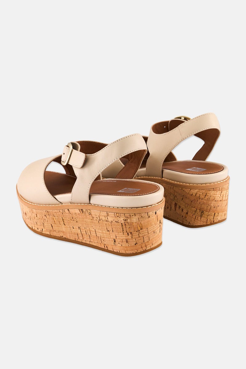 FitFlop صنادل نسائية قابلة للتعديل مع مشبك، بيج - Image 2