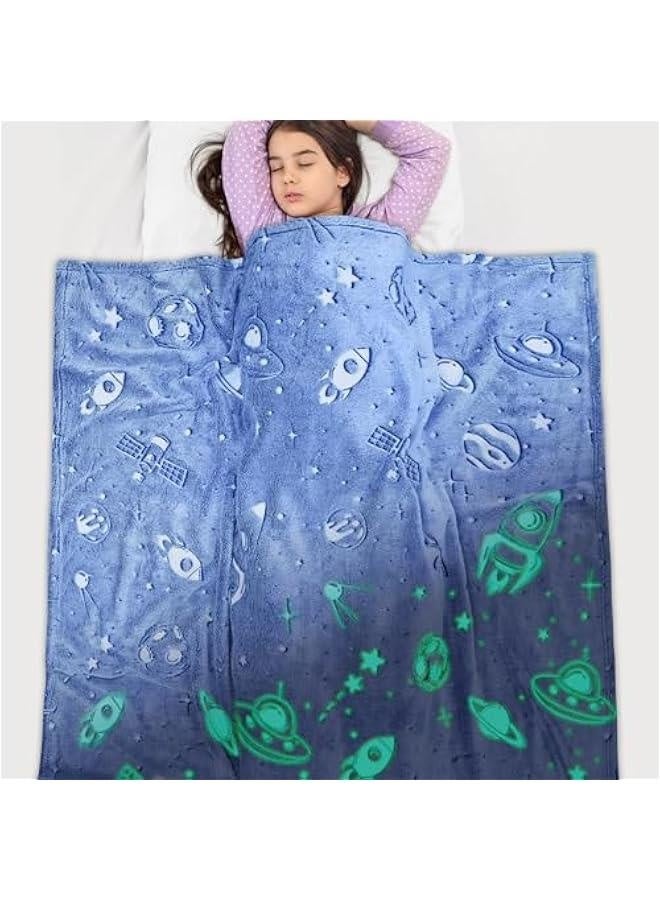 بطانية تتلألأ في الظلام، بطانية ناعمة للأطفال للأولاد والبنات، بطانية فضاء متلألئة مع سفن فضائية وصواريخ، هدايا للفتيات والصبيان والمراهقين، 50 × 60، باللون الأزرق - Image 1