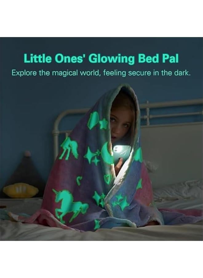 بطانية تتلألأ في الظلام، بطانية ناعمة للأطفال للأولاد والبنات، بطانية فضاء متلألئة مع سفن فضائية وصواريخ، هدايا للفتيات والصبيان والمراهقين، 50 × 60، باللون الأزرق - Image 3