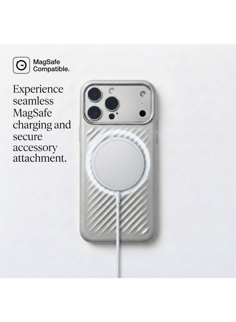 حافظة حماية لهاتف iPhone 17 Pro بتصميم معدني وملمس مضلع مائل، مانعة للانزلاق ومقاومة للصدمات ومتوافقة مع MagSafe. - Image 5
