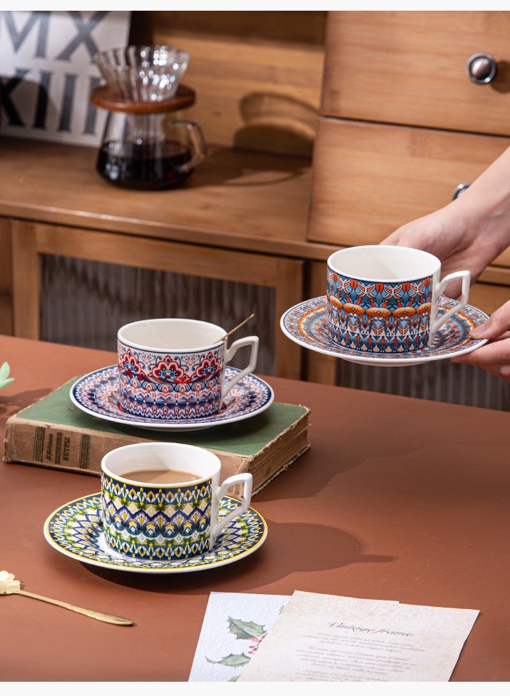 زاڤية مجموعة فاخرة من أكواب القهوة والصواني مع الأقداح (2 كوب، 2 صحن، 2 ملعقة ذهبية بتلات) - تراث حدائق فارسية، مزيج من روح البوهيمية وحرفية الشرق الأوسط، هدية راقية للمنزل والمكتب والمناسبات - Image 4