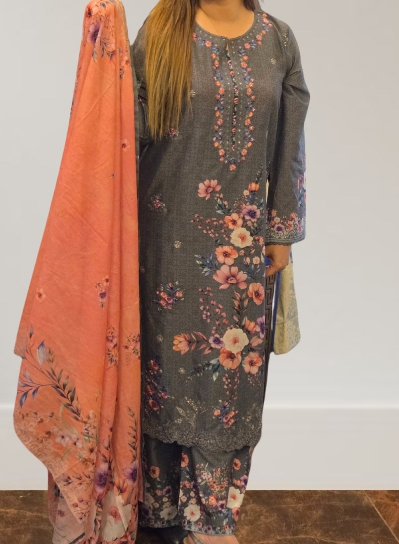 وينشيلز بدلة لون رمادية داكنة مطبوعة بالورود مكونة من 3 قطع مع دوباتا خوخي - كبيرة - Image 2