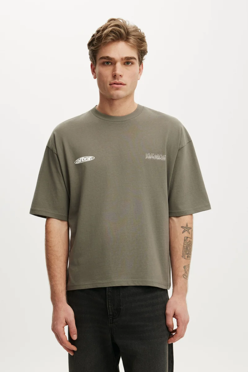 كوتون اون Cropped Fit Graphic T-Shirt
