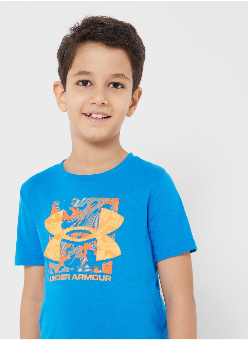 اندر ارمر تيشيرت بشعار مموه داخل اطار بأكمام قصيرة للاولاد - Image 3