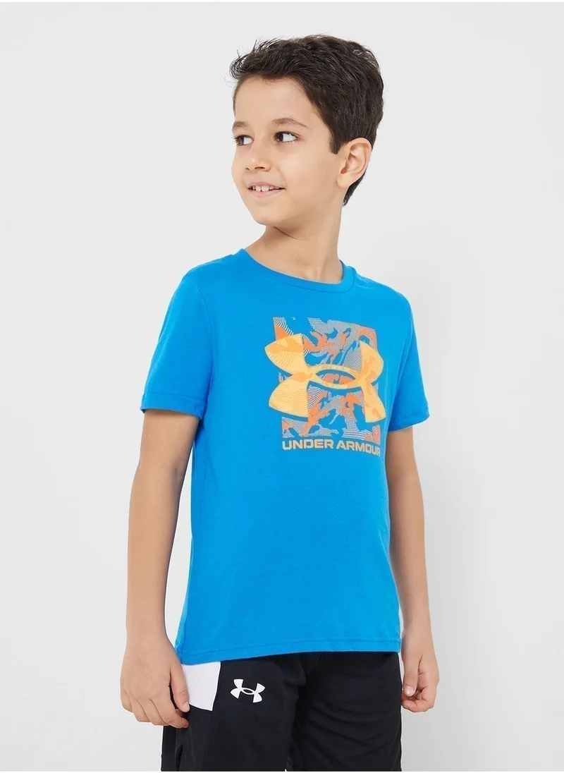 اندر ارمر تيشيرت بشعار مموه داخل اطار بأكمام قصيرة للاولاد