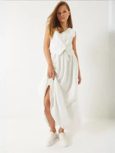 بيانكو لوتشي LUCCI V-Neck Vest and Maxi Skirt Two-Piece Coord Set
