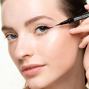 KORRES Korres Minerals Liquid Eyeliner 01 Black 1 ml - Image 2