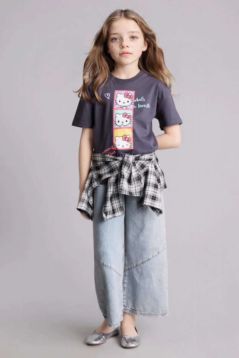 ديفاكتو Girl Relax Fit Hello Kitty Licensed Short Sleeve T-Shirt