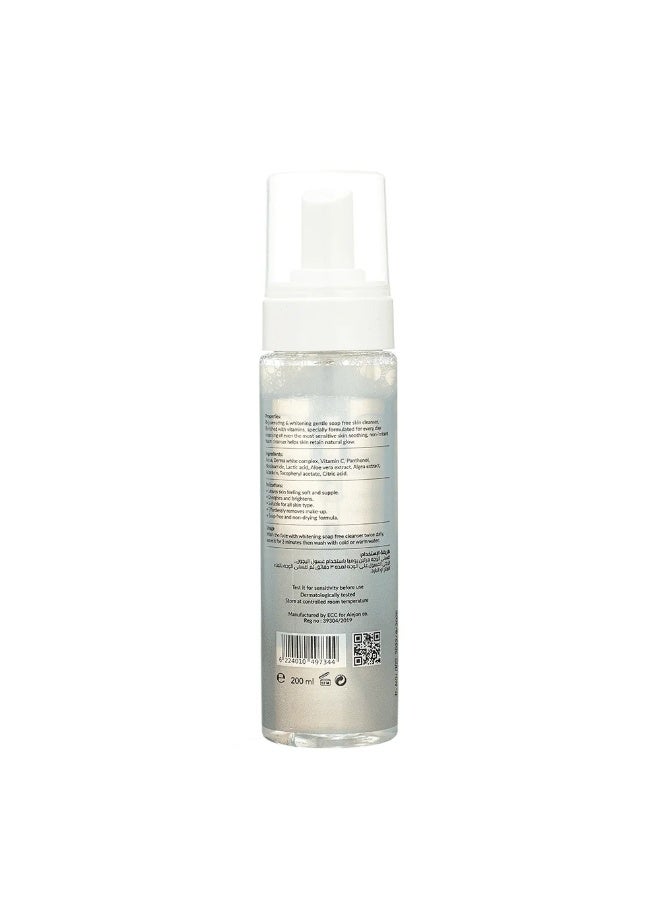 Alejon Whitening Cleanser gently yet effectively cleanses and brightens sensitive skin. Enriched with vitamins, this soap-free formula restores radiance while maintaining skin’s natural moisture balance. - Image 2