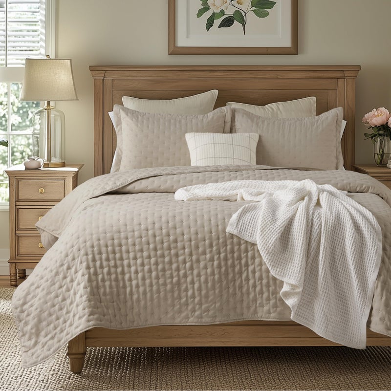 Bedsure California King Quilt - Linen Bedspread California King Size & Lightweight Comforter, Modern Farmhouse Coverlet with Clover Pattern, Ultra Soft All-Season Bedding, 111x106 Inches - Image 1
