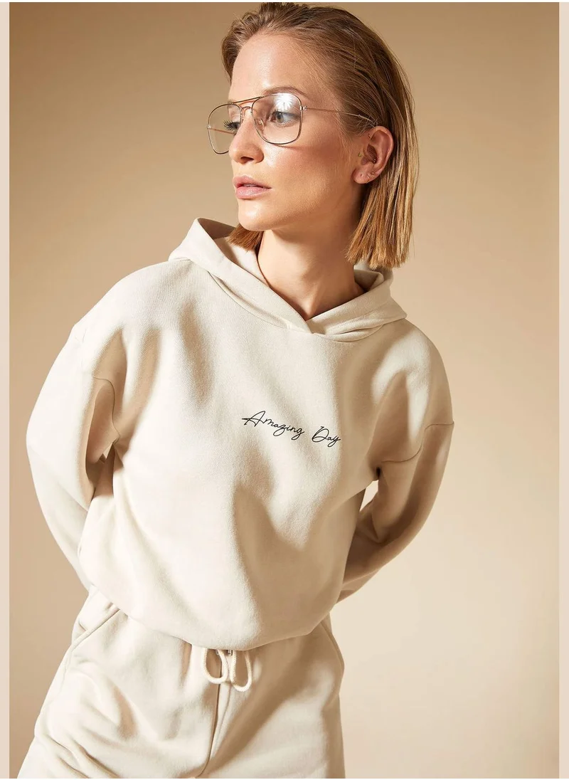 ديفاكتو Basic Long Sleeve Text Print Sweatshirt