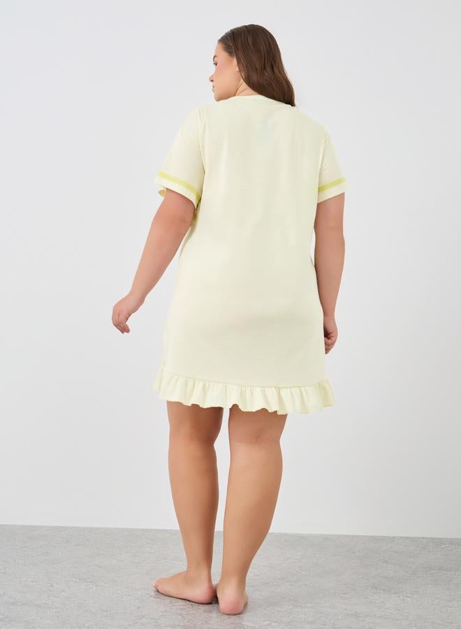 Styli Styli Plus Size Graphic Print Round Neck Nightdress  - Image 4