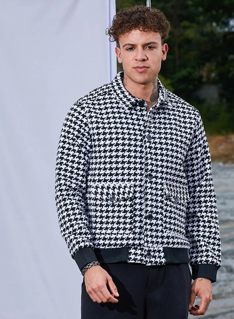 Campus Sutra Men's Carbon Black & Chalk White Houndstooth Denim Jacket For Casual Wear | Spread Collar | Long Sleeve | Button Closure | Jacket Crafted With Comfort Fit For Everyday Wear