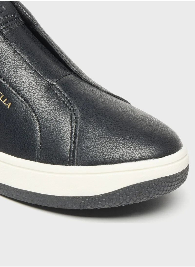 shoexpress Lace Up Low Top Sneakers