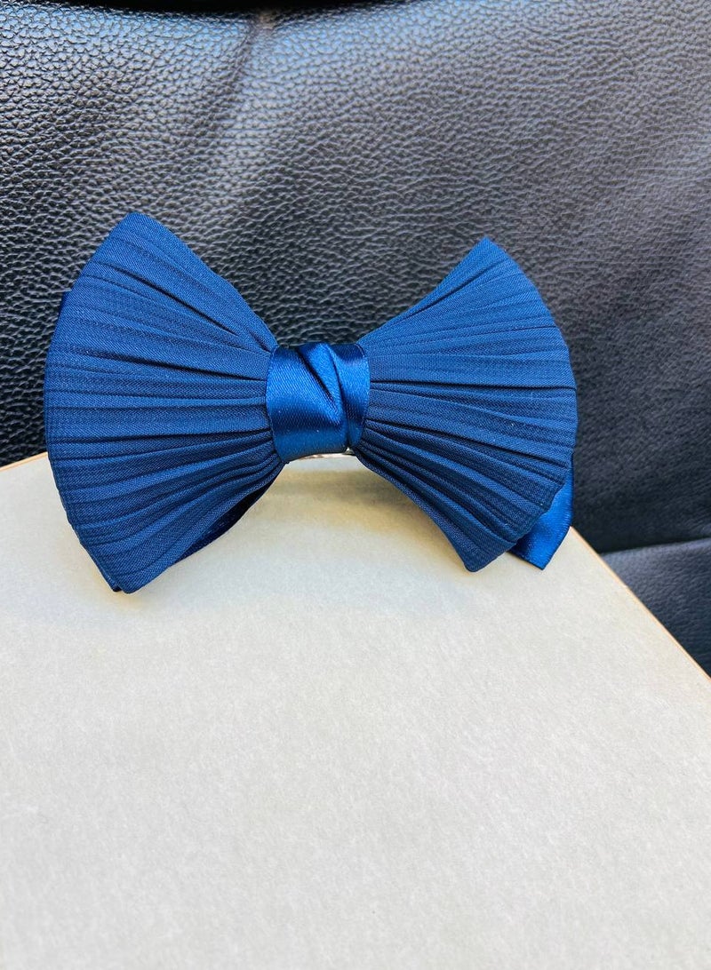 Generic "Bow hair clip with satin ribbon in blue, a delicate touch that adds femininity and beauty to your look." - Image 1