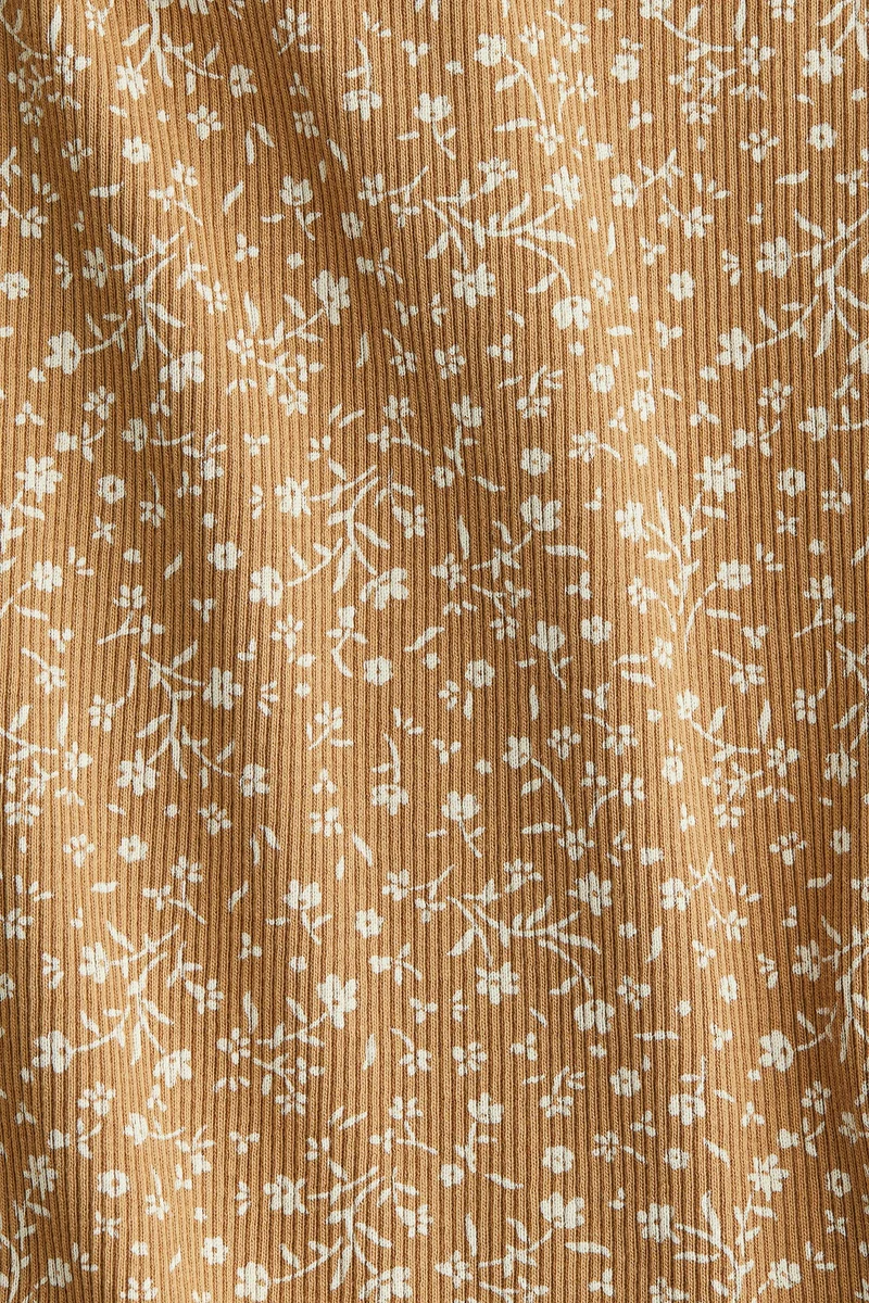 اتش اند ام بلوزة مخططة من الجيرسيه المرن