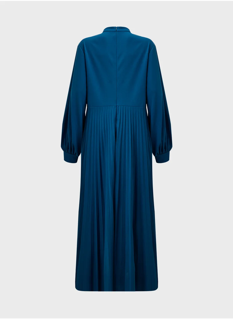 خزانة Plus Size Pleated Dress With Keyhole Neck Detail