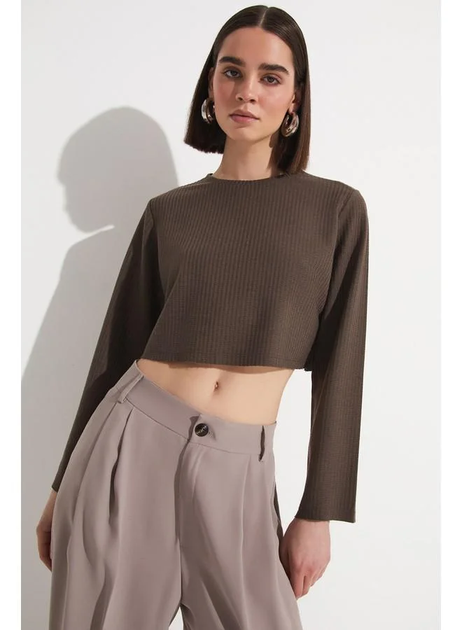 جون June Women Crew Neck Long Sleeve Crop Blouse Brown