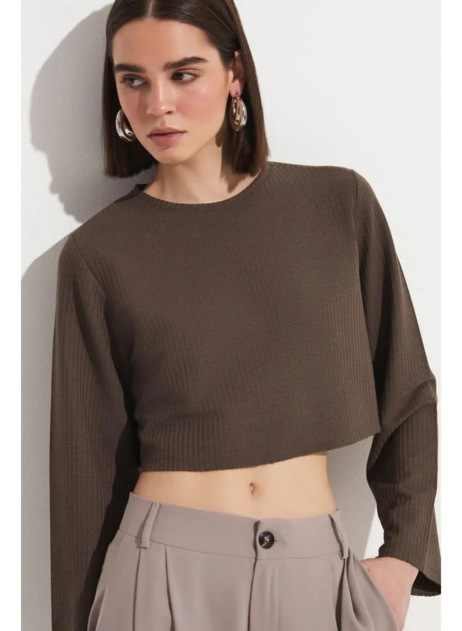 جون June Women Crew Neck Long Sleeve Crop Blouse Brown