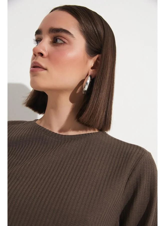 جون June Women Crew Neck Long Sleeve Crop Blouse Brown