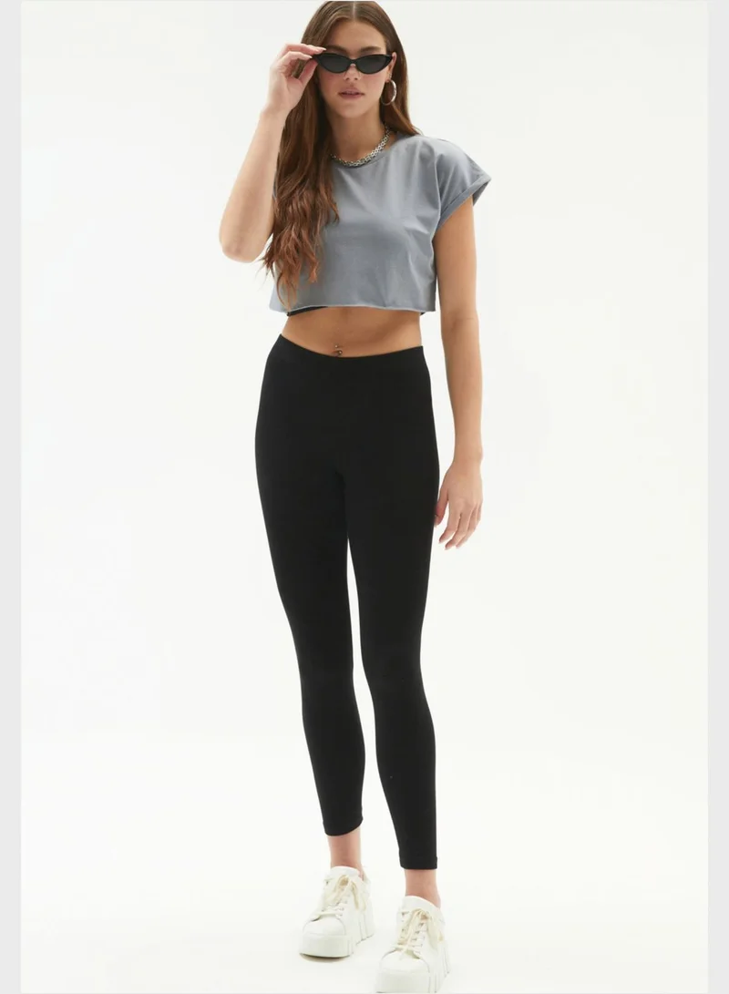 JUNE Crew Neck Crop T-Shirt