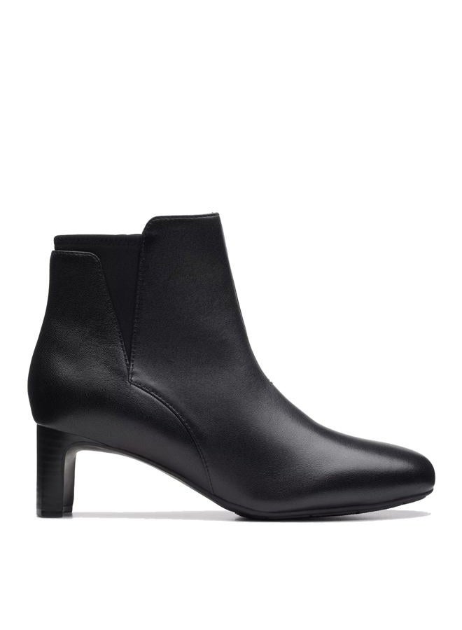 clarks Women's Kyndall Faye Fashion Boot, Black Leather, 5 - Image 2