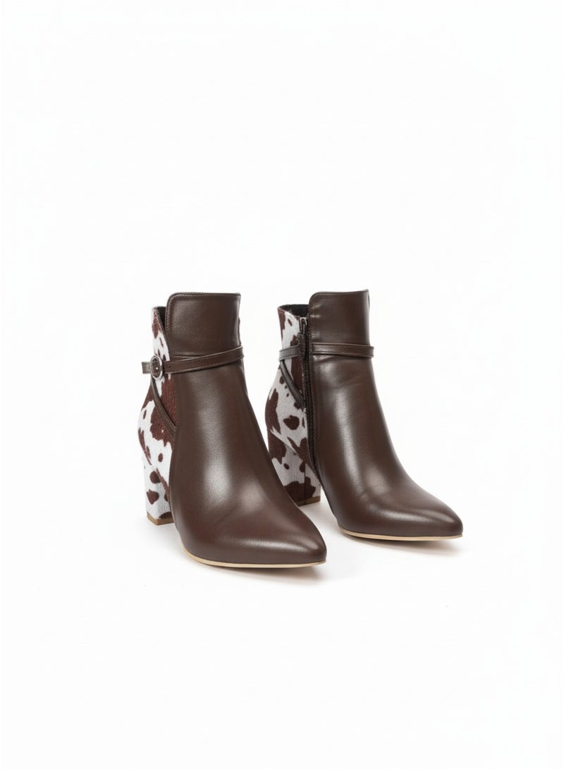 فيبراندا بوت أنيق بتصميم عصري يجمع بين الجلد و نقشة البقر - Image 3