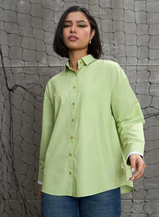 ساسافراس قميص كبير الحجم مخطط بالأخضر والأبيض بأزرار ذهبية من ساسافراس