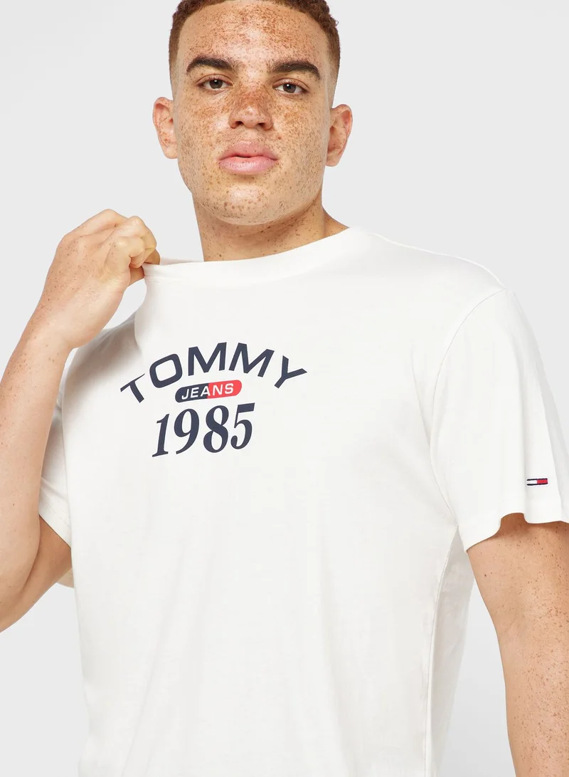 TOMMY JEANS Logo Crew Neck T-Shirt