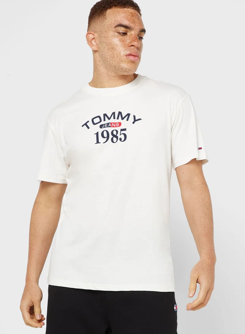 TOMMY JEANS Logo Crew Neck T-Shirt