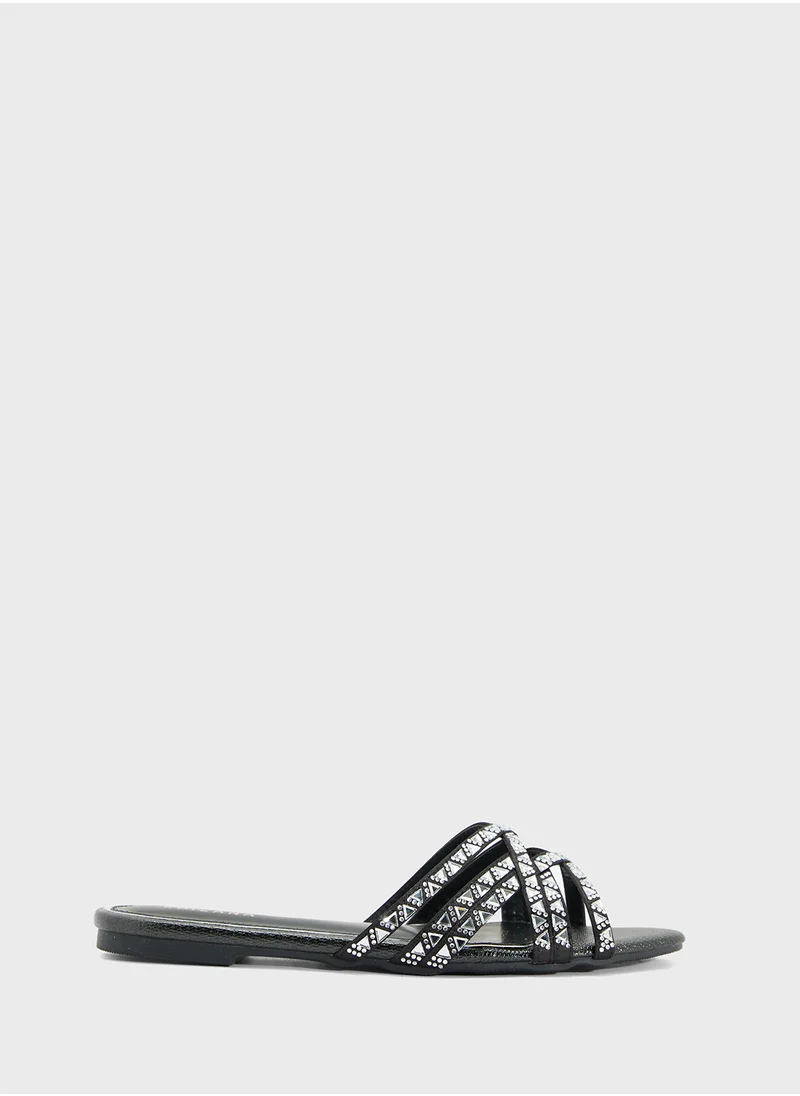 خزانة Studded Flat Sandal