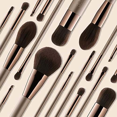 delilah - Eye Definer Brush - Precision Flat Lash Liner - Perfect For Cream And Powder Eyeshadow - Wooden HAndle - Synthetic Fibres - For all Skin Type - Cruelty Free - 1 pc - Image 5