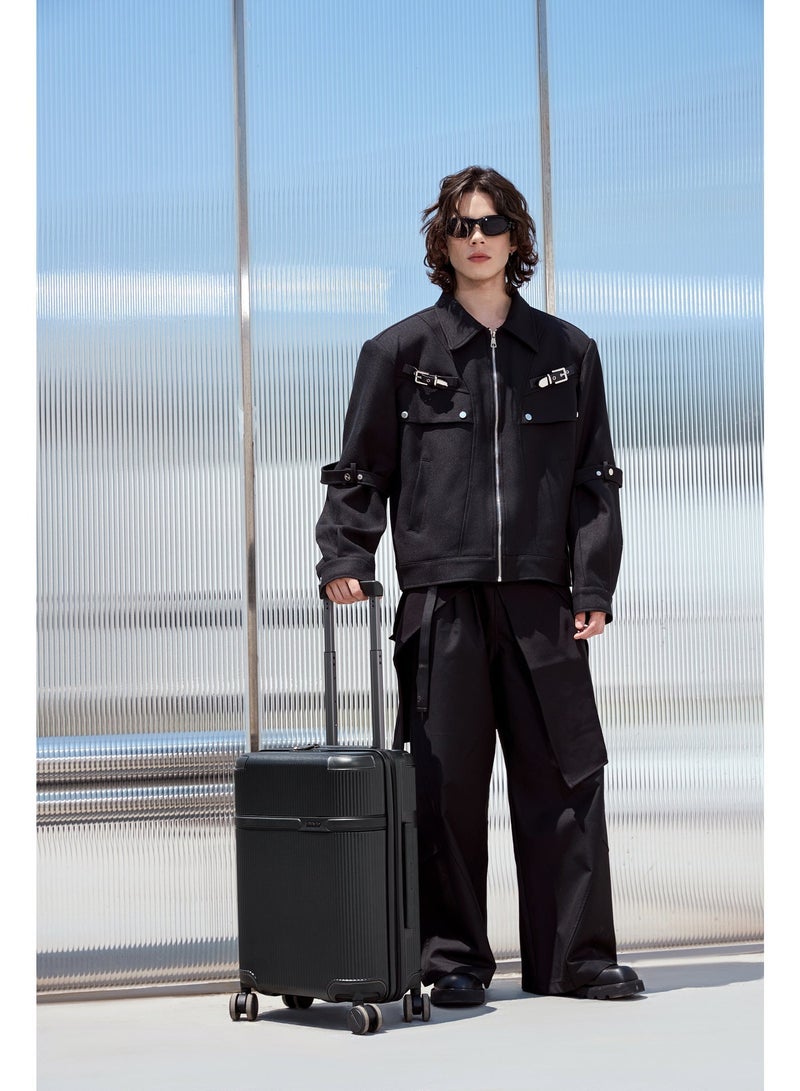 أركتيك هانتر LGX001 انش-28 استمتع بتجربة سفر فاخرة تجمع بين الأناقة والمتانة مع حقيبة آركتيك هانتر LGX001. هذه الحقيبة الصلبة هي الرفيق المثالي لرحلات العمل أو العطلات القصيرة، مصممة لتلبية متطلبات مقصورة الطائرة (الأمتعة المحمولة). - Image 2