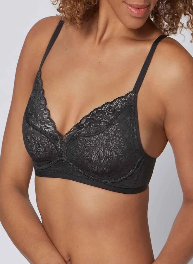 ترايامف Triumph International Women's Soft Cup Padded Non Wired Bra (110-597_Black_02)