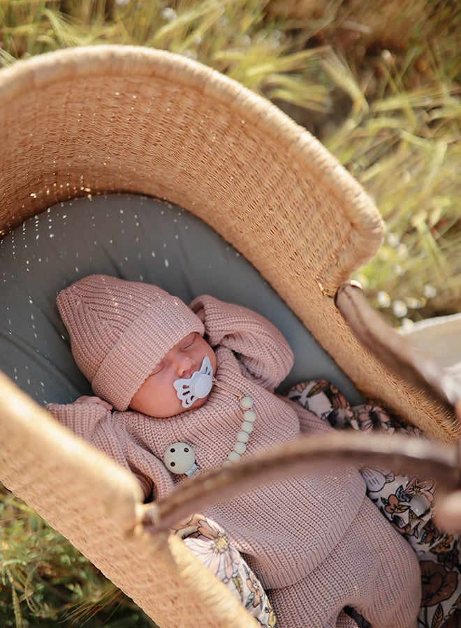 FRIGG لهاية FRIGG بتصميم فراشة من السيليكون للأطفال 6-18 شهر 2-Pack بلون زهري/رمادي فضي - الحجم 2 - Image 5