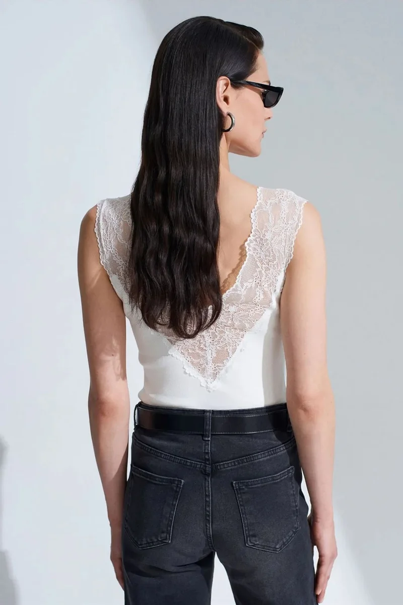 Dilvin White DILVIN Fitted Sleeveless Lace Blouse for Women | Best Price UAE