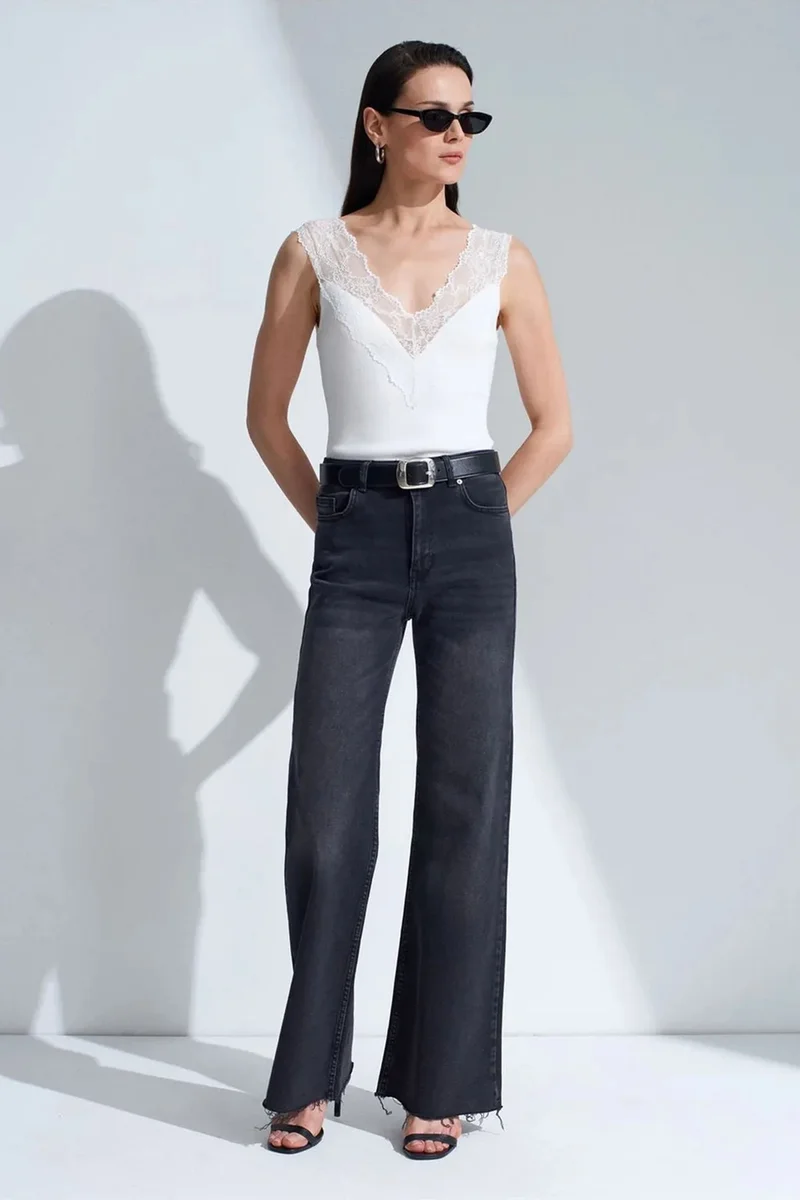 Dilvin White DILVIN Fitted Sleeveless Lace Blouse for Women | Best Price UAE