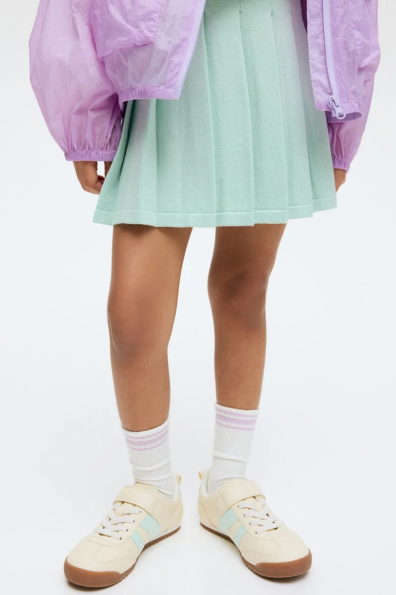 اتش اند ام حذاء رياضي