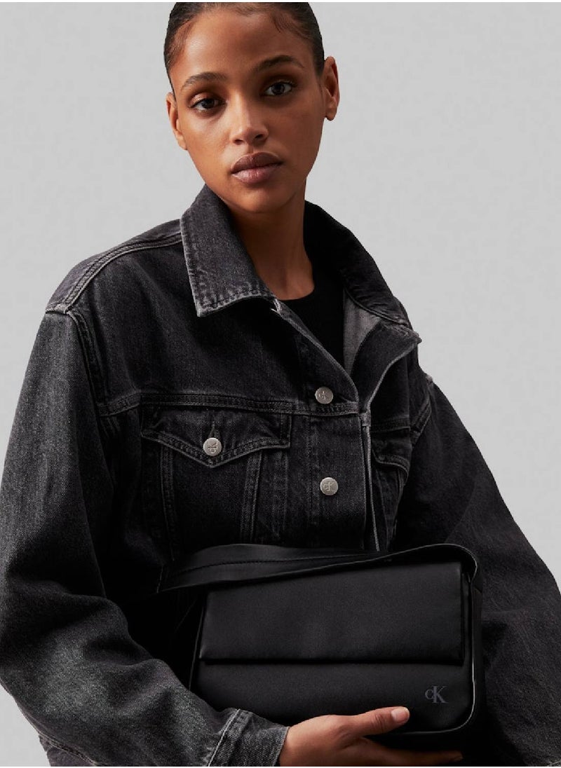 Calvin Klein Jeans Women's Block East-West Flap Shoulder Bag - Faux Leather, Black  - Image 2