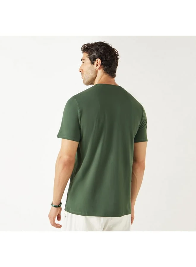 Iconic Iconic Typographic Print T-shirt with Short Sleeves