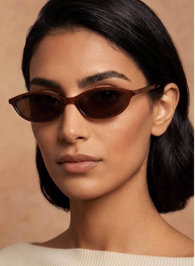 تصميم زينس نظارة شمسية نسائية صغيرة وخفيفة جداً بتصميم بيضاوي – حماية 100% من الأشعة فوق البنفسجية، أذرع بلاستيكية، إطار بني وعدسات بنية - Image 1