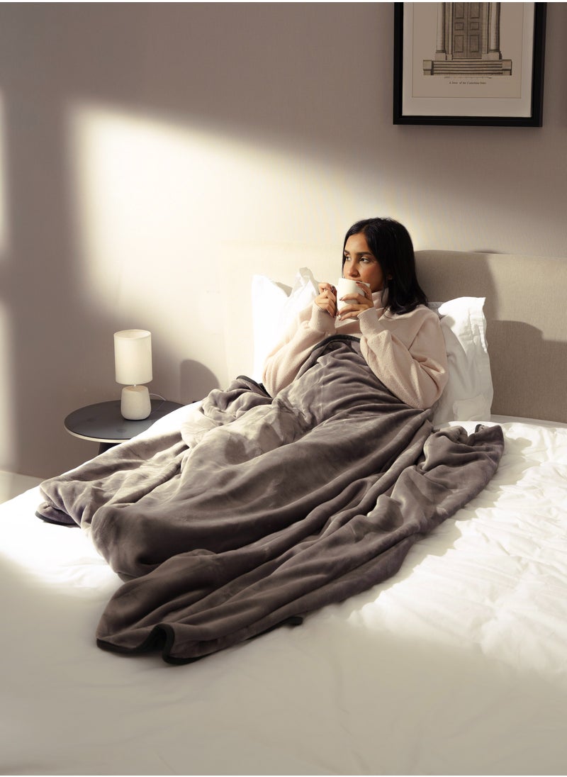 Neyam Extra Comfort Set: Includes One Soft Winter Blanket (200X150 Cm) With Dual-Color And One Body Pillow (153 Cm) That Contains High-Quality Shredded Memory Foam And Offers An Adjustable Height Option.  - Image 4