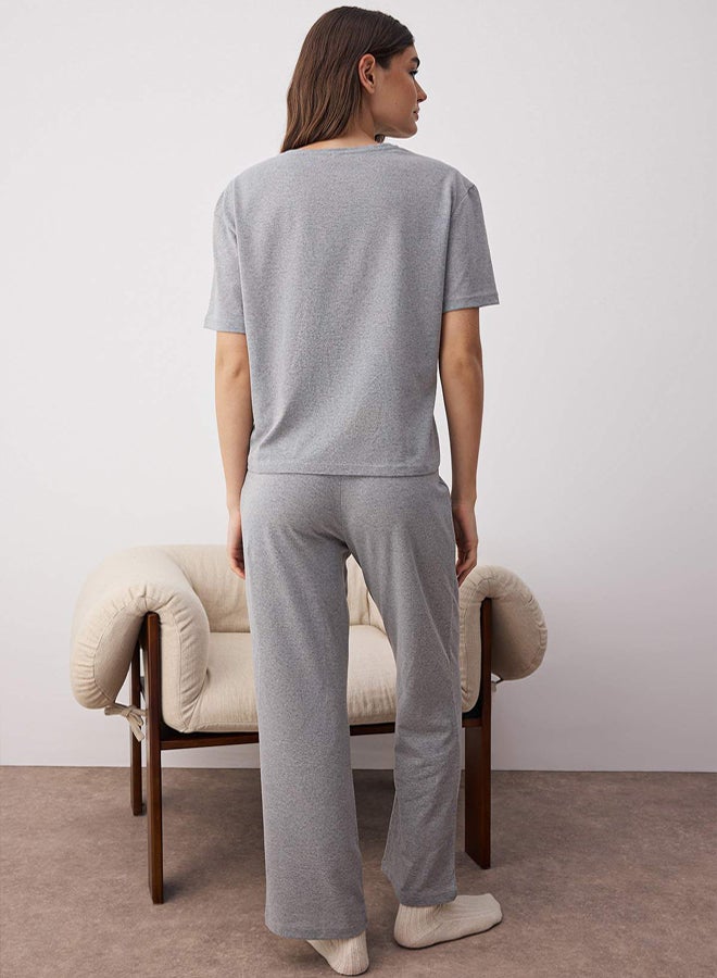 trendyol Gray Melange Heart Embroidered Slogan Print Elastic Knitted Pajama Set - Image 4