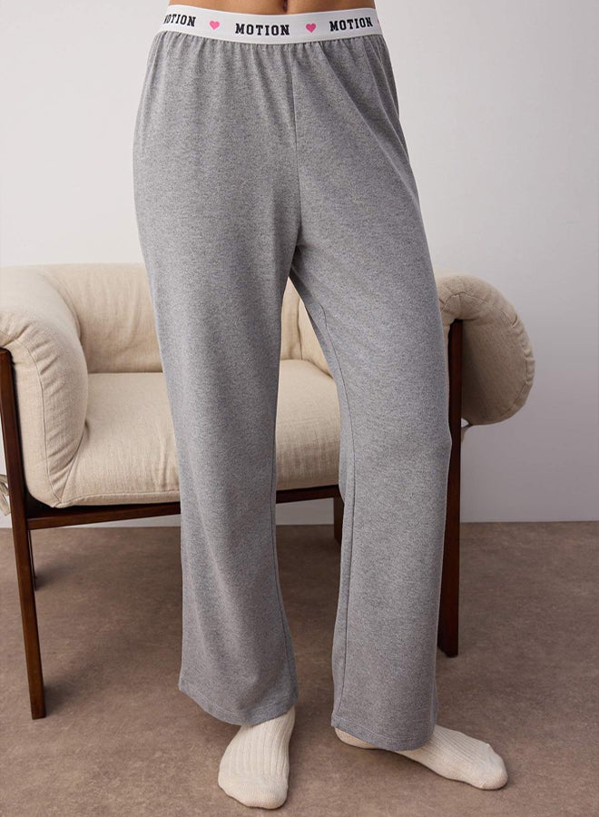 trendyol Gray Melange Heart Embroidered Slogan Print Elastic Knitted Pajama Set - Image 3