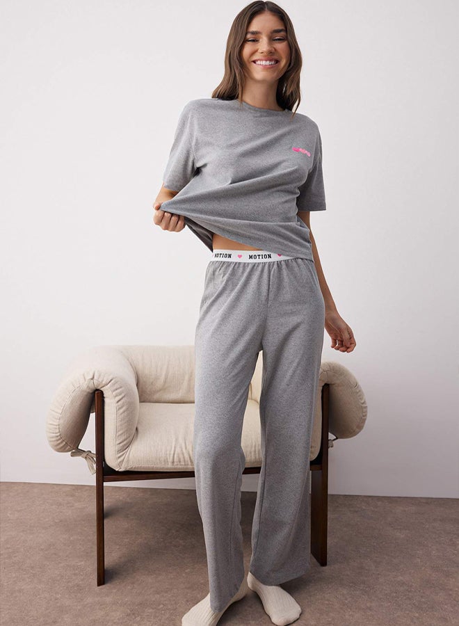 trendyol Gray Melange Heart Embroidered Slogan Print Elastic Knitted Pajama Set - Image 1