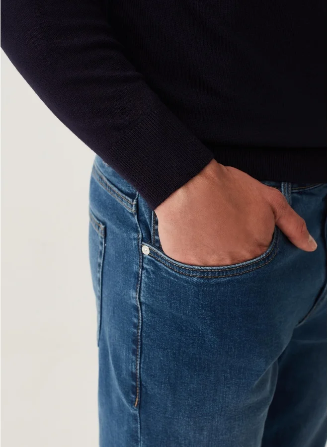 او في اس Round neck pullover