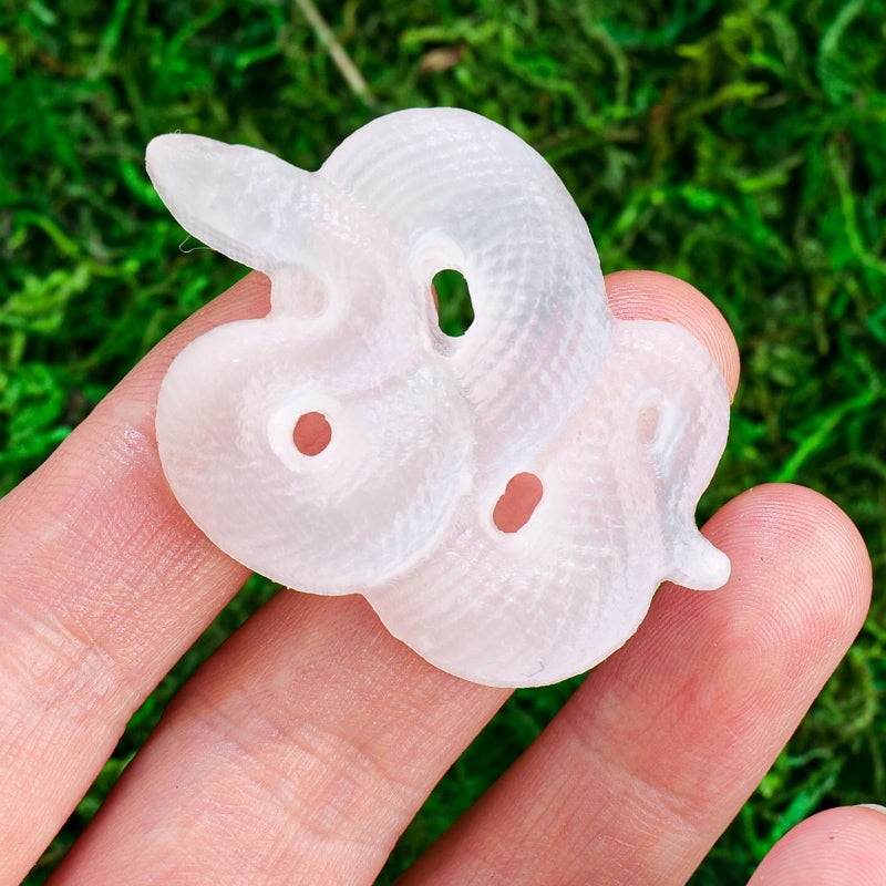 Runyangshi Natural Selenite Snake Crystal Healing Stone Energy Selenite Snake Exquisite Carved Ornaments Spiritual Healing Massage Palmstone Reiki Cleansing Protection Home Decor Gift